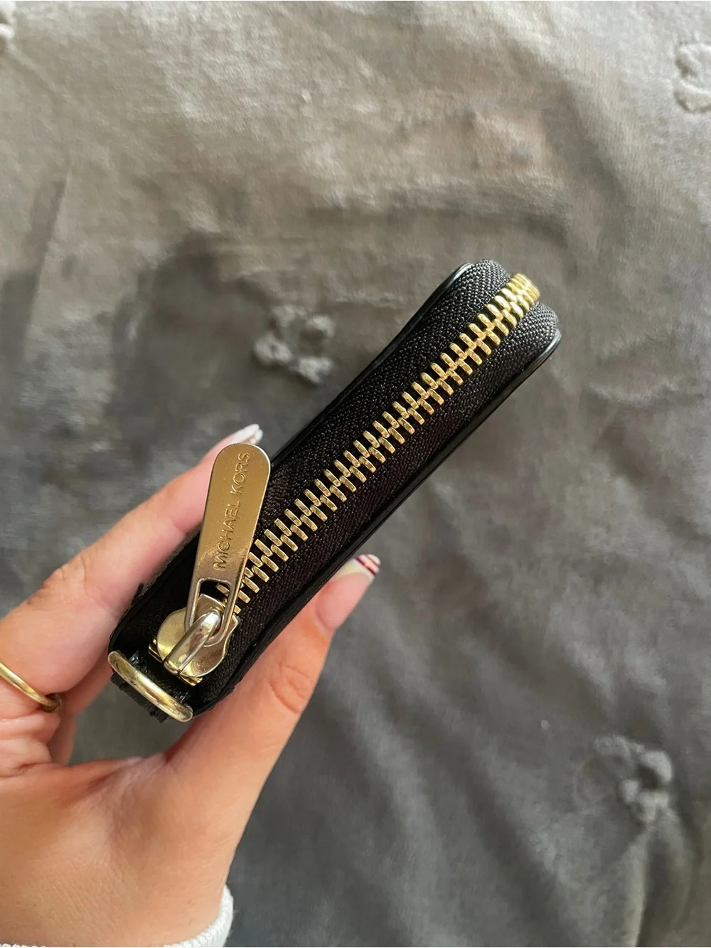 Michael Kors compact zip